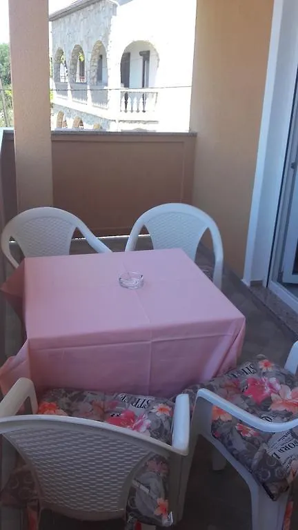 Apartment Nana سوبيتارسكا دراغا كرواتيا